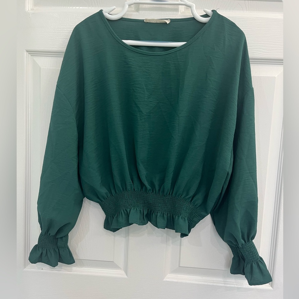 Vine & Love Green Long Dolman Sleeve Smocked Ruffled Women's Shirt Top Blouse